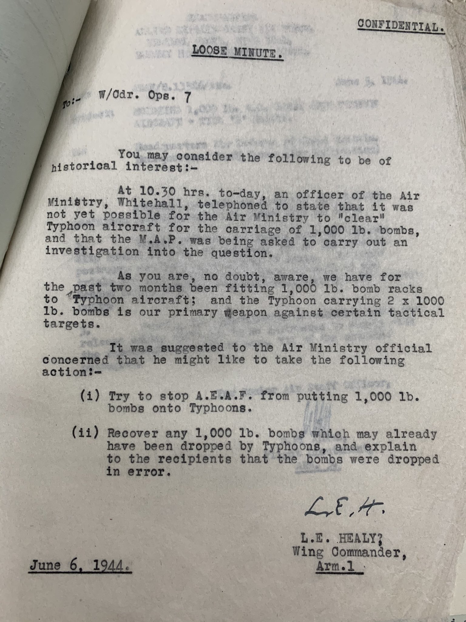 10-32-32-Ekw9S0oXIAEJ-l2.jpg