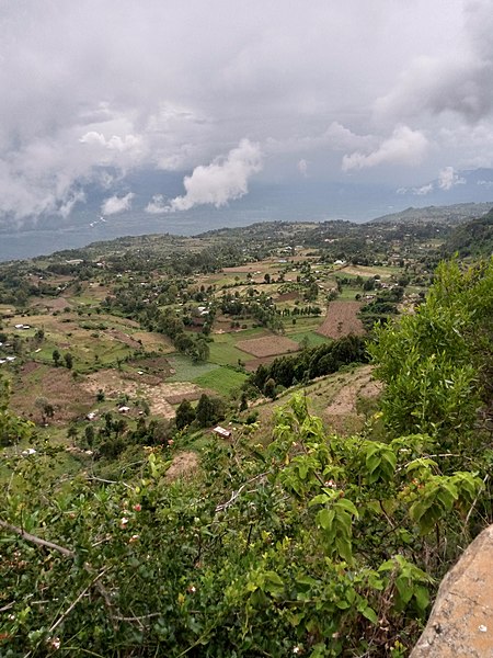 450px-Keiyo_escarpment_as_seen_from_Kerio_valley_view_hotel,iten.jpg