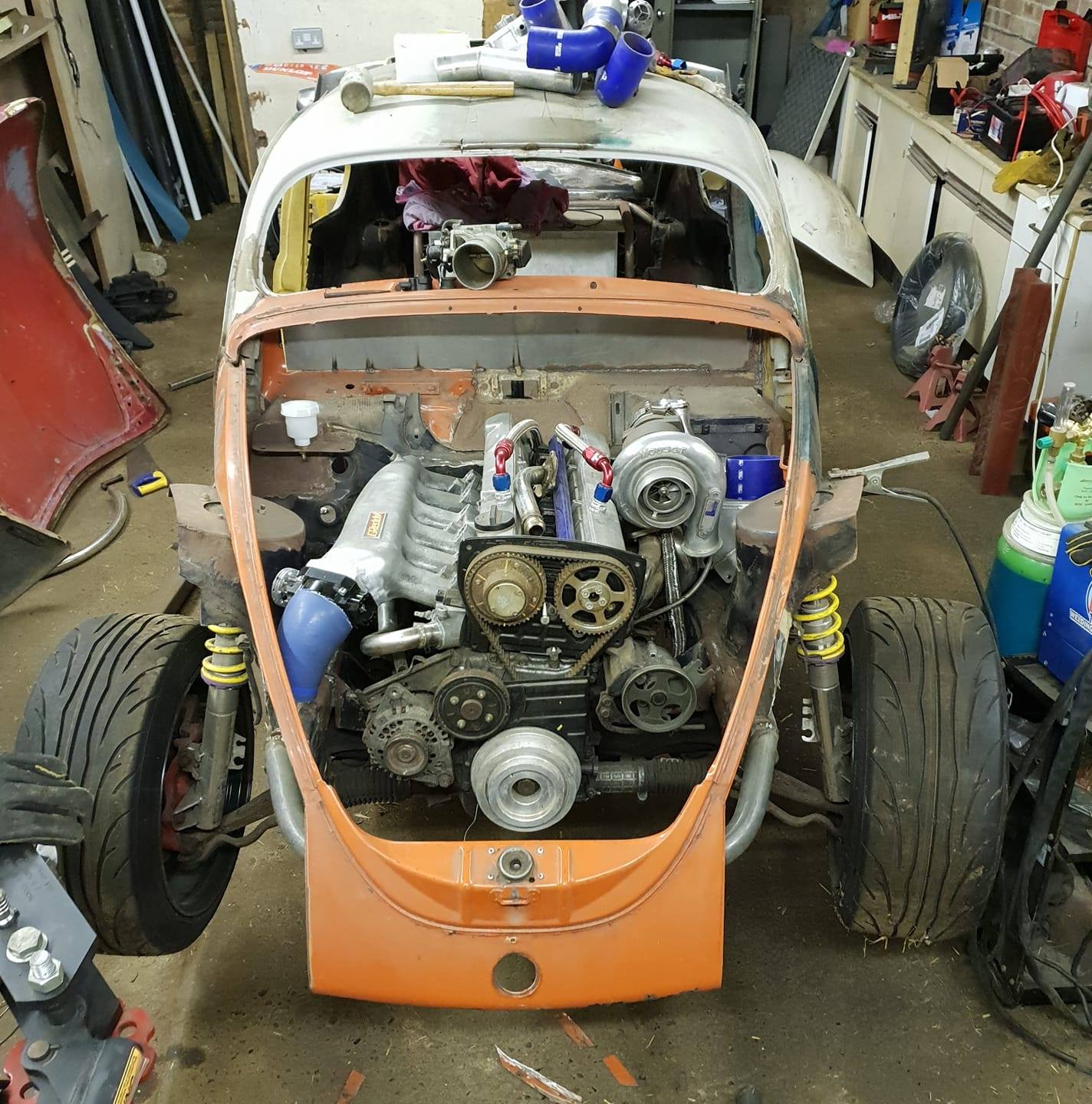Custom-VW-Beetle-with-a-RB25DET-inline-six-03.jpg