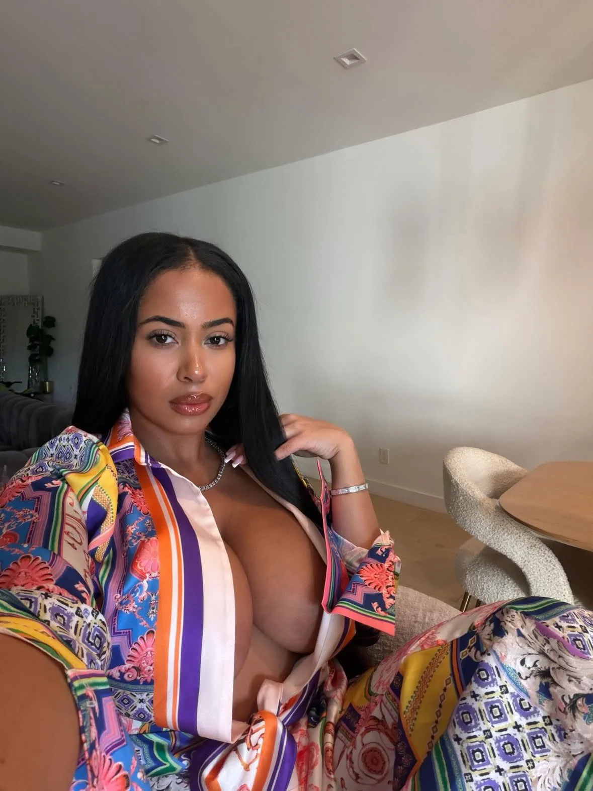 G_AMTh2WEAE0wqk.webp