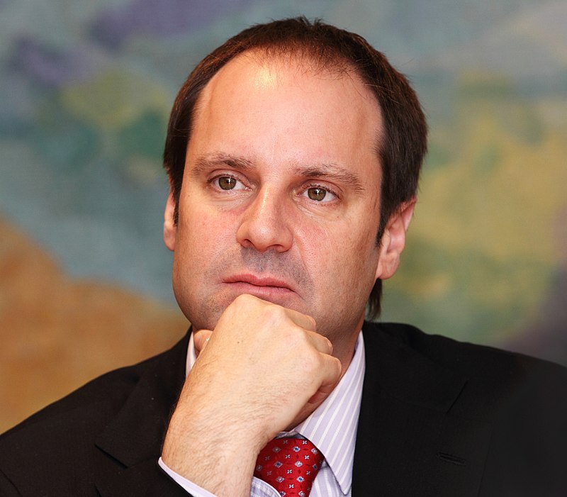 Jeff_Skoll_2013_(5576999744).jpg