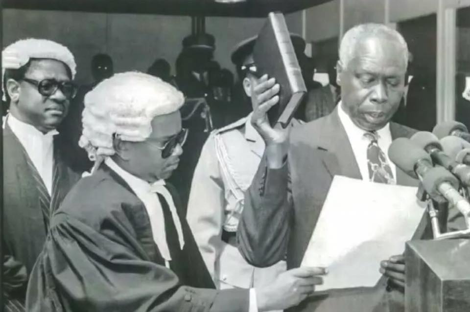 Late Daniel Moi taking oath as the second President of Kenya