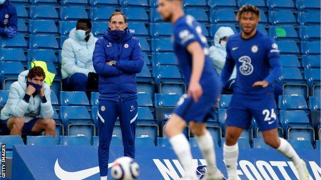 Chelsea boss Thomas Tuchel watches his Chelsea players in training