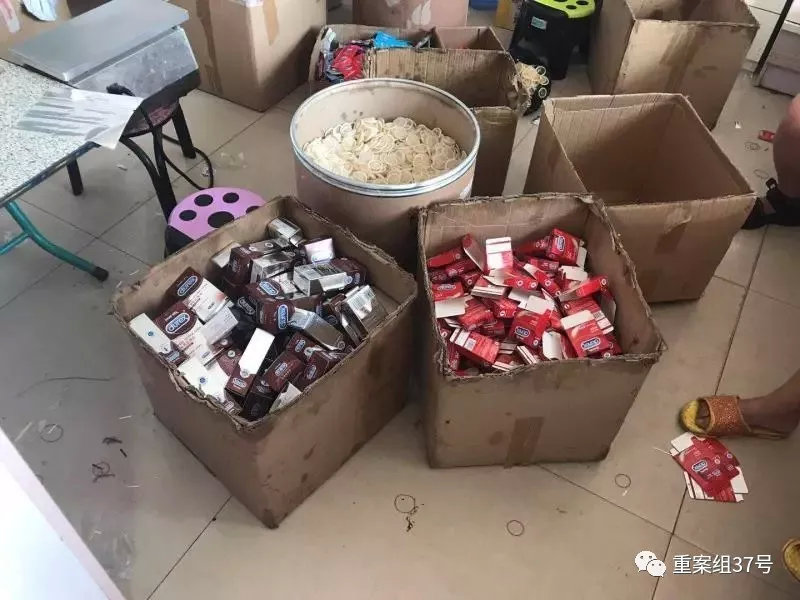 condom-boxes-unsanitary.jpg
