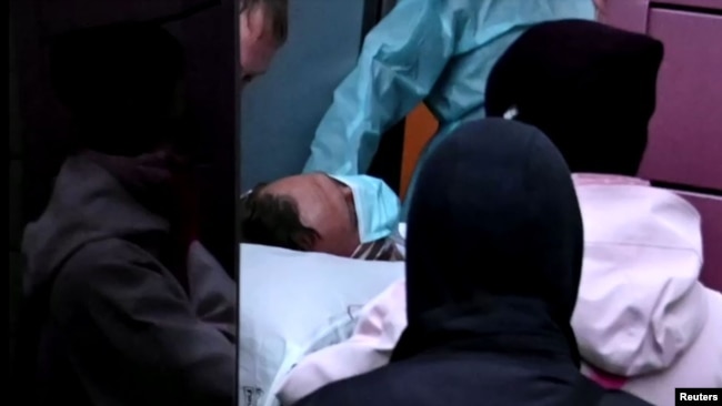 Medical specialists in Omsk carry Navalny before his medical evacuation to Germany on August 22.