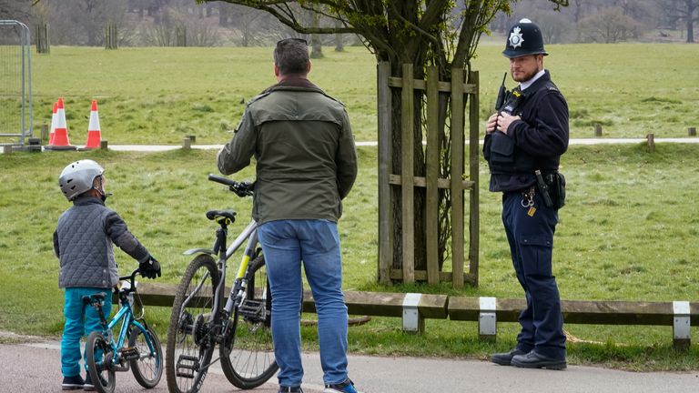 A police officer has been stopping cyclists in Richmond Park 